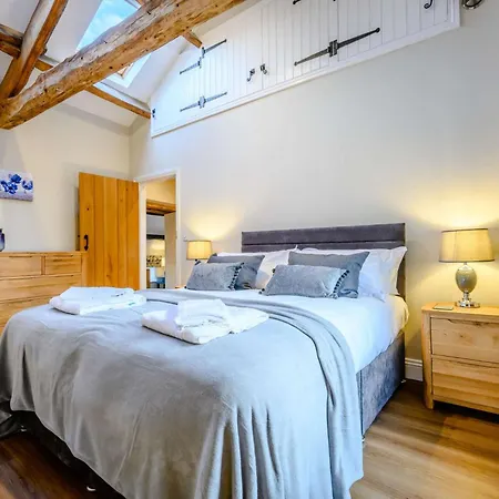 2 Bed In Penrith Oc-87349 *