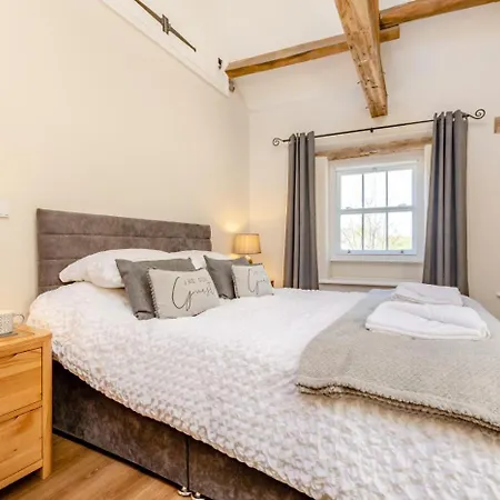 2 Bed In Oc-87349 Holiday home Penrith