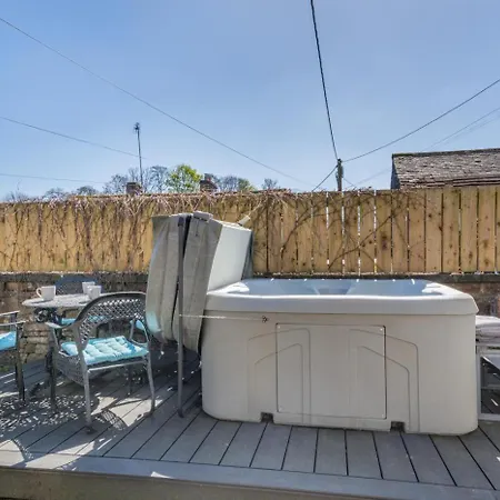 2 Bed In Oc-87349 Holiday home *